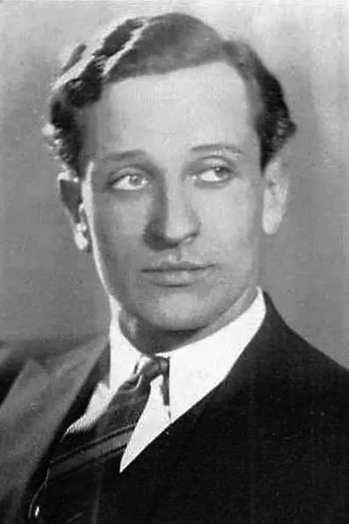 Warren Jenkins interpretando a Pat