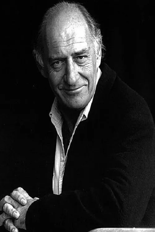 Martin Lewis ha trabajado con Warwick Tennant Moss en 1 ocasiones