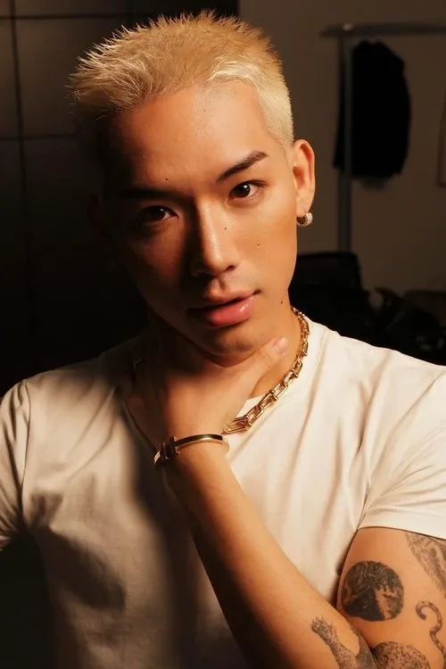 Wean Lê interpretando a Tình