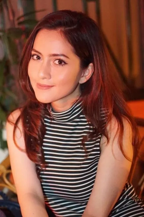 Wendy Wilson interpretando a Gaby