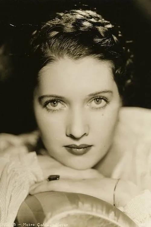 Wera Engels interpretando a 