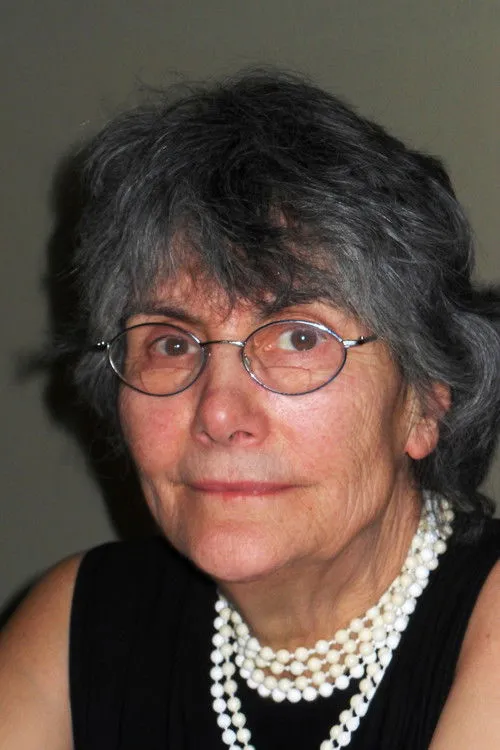 Wera Paintner interpretando a Kundin Busch