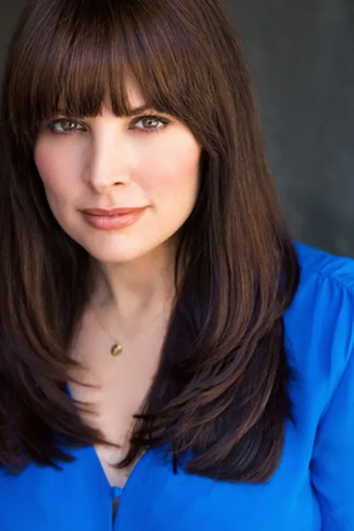 Whitney Dylan interpretando a Kendra Van Dillon