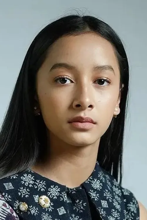 Widuri Puteri interpretando a Ara