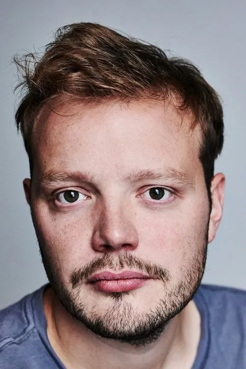 Will Brown interpretando a Tim