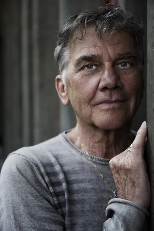 Willem Nijholt interpretando a Tour guide / Count Vlapono