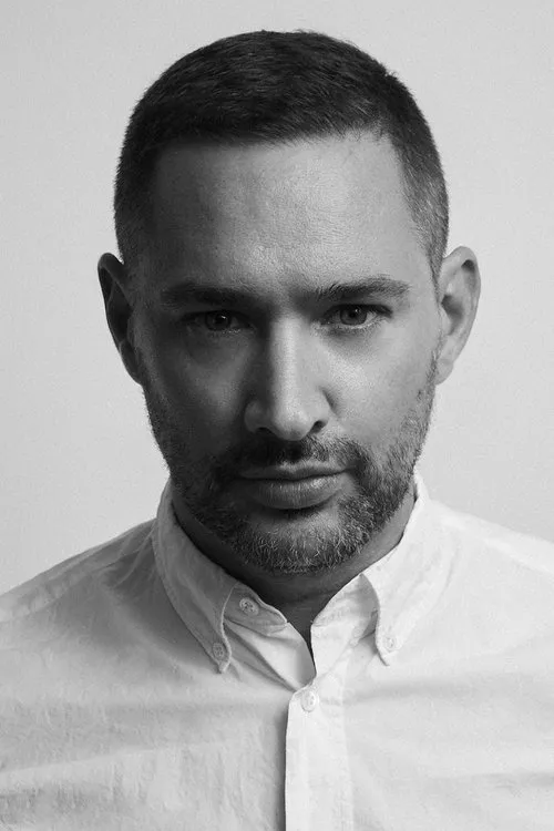 William Baker interpretando a Self