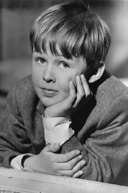 William Dix interpretando a Tommy Stubbins