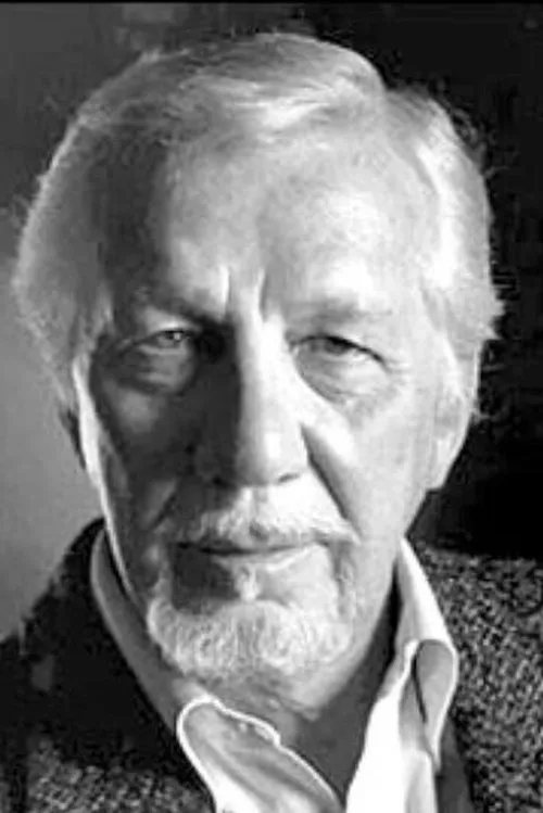 William Hutt — personaje: John A. Macdonald