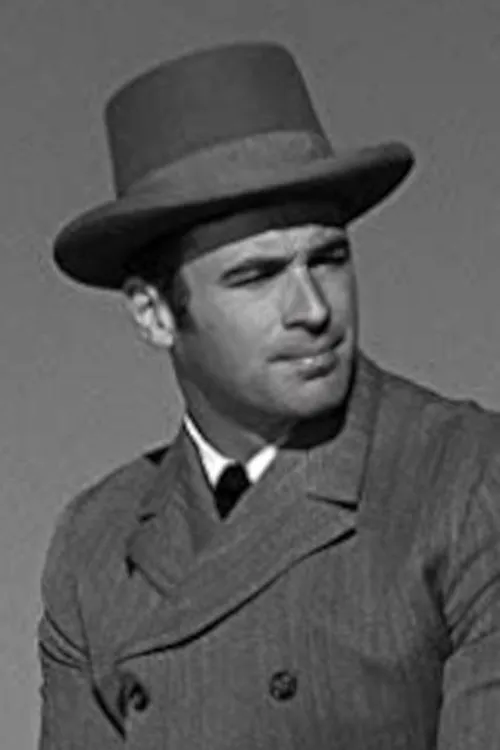 William Joyce interpretando a Dancer (uncredited)