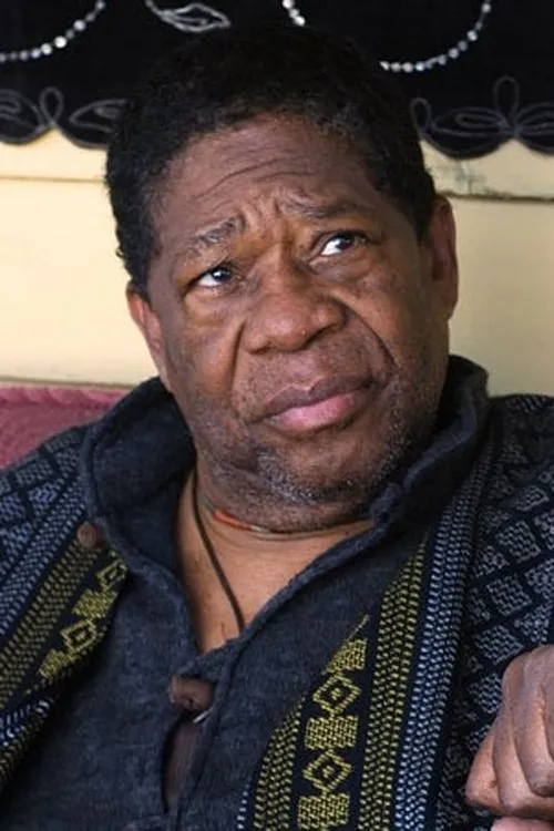 Willis Burks II interpretando a Troy