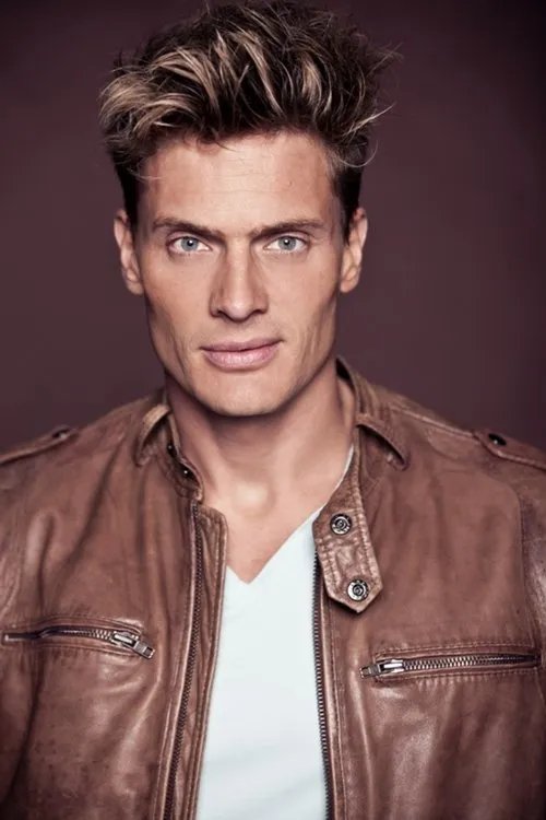 Winston Post interpretando a Bas