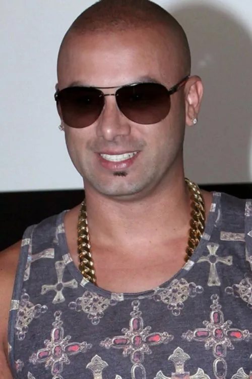 Wisin interpretando a