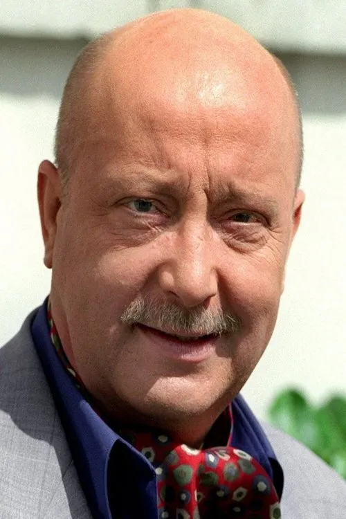 Wolf-Dietrich Berg — personaje: Dr. Rudi Helmholtz