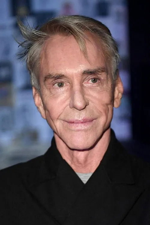 Wolfgang Joop interpretando a Psychiater