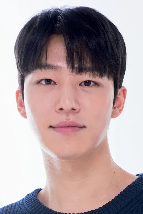 Won Tae-min — personaje: Kim Dong-soo