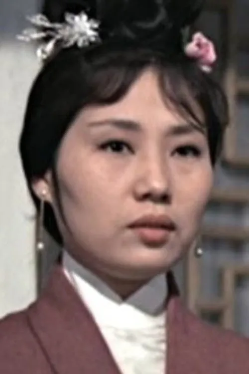 Wong Lan interpretando a