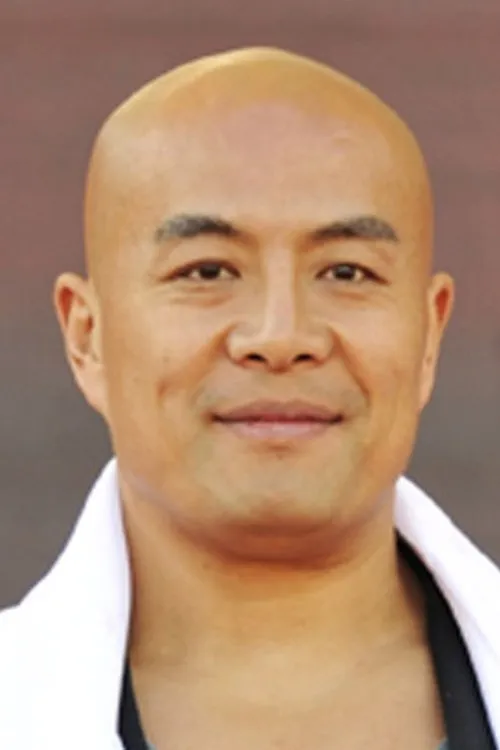 Wu Long interpretando a 