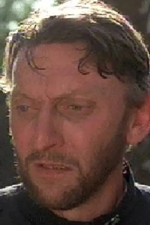 Wynn Roberts — personaje: Arthur Lawrence