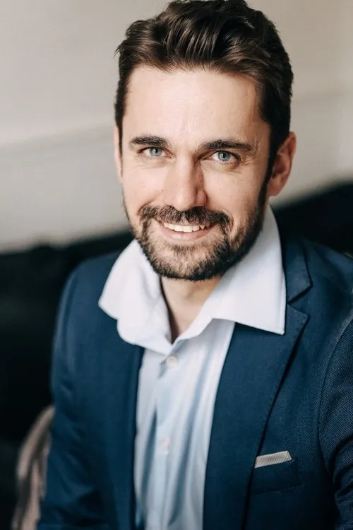 Xavier Jozelon interpretando a Le comte de Mornay