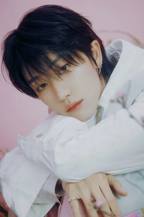 Xu Minghao interpretando a Himself