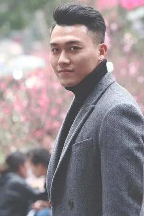 Xuân Phúc interpretando a 