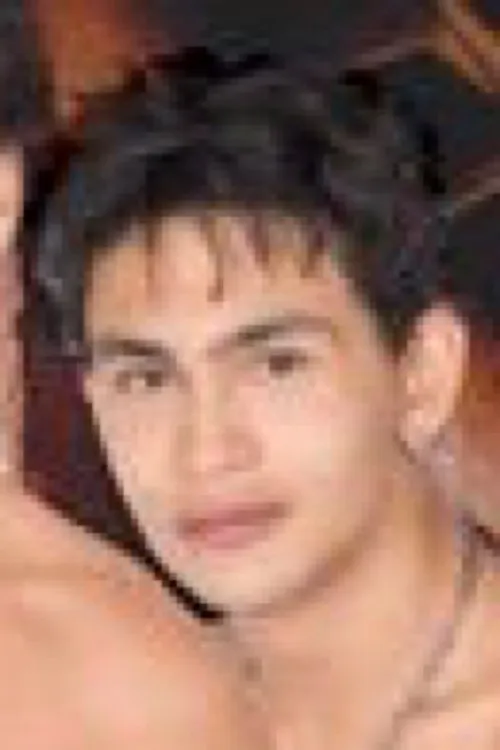 Yago Reis interpretando a Paulo