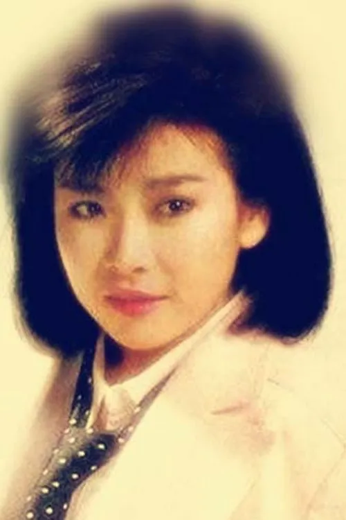 Yam Choi-Bo interpretando a