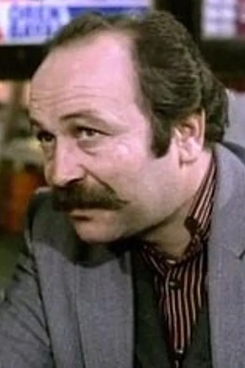 Yaman Okay interpretando a Dursun