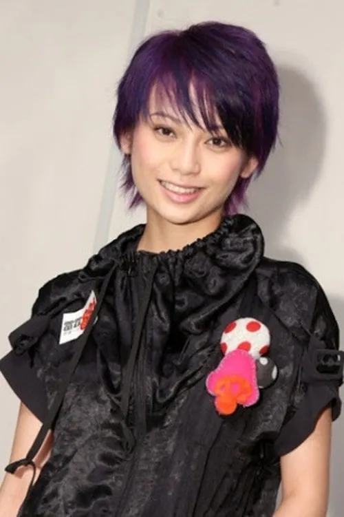 Yan Ng interpretando a Dora - 70s