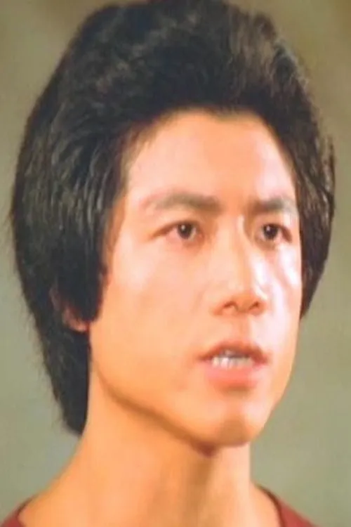 Yang Hsiung interpretando a 