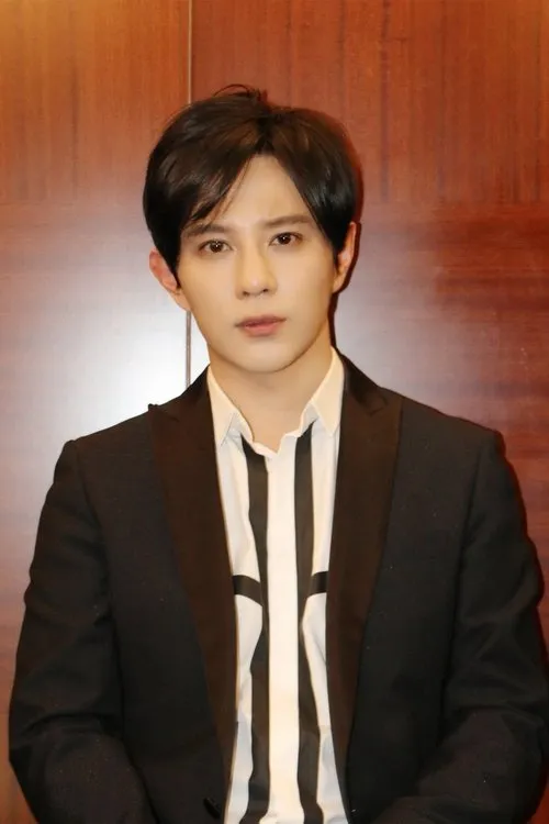 Yang Tong en su biografía y filmografía