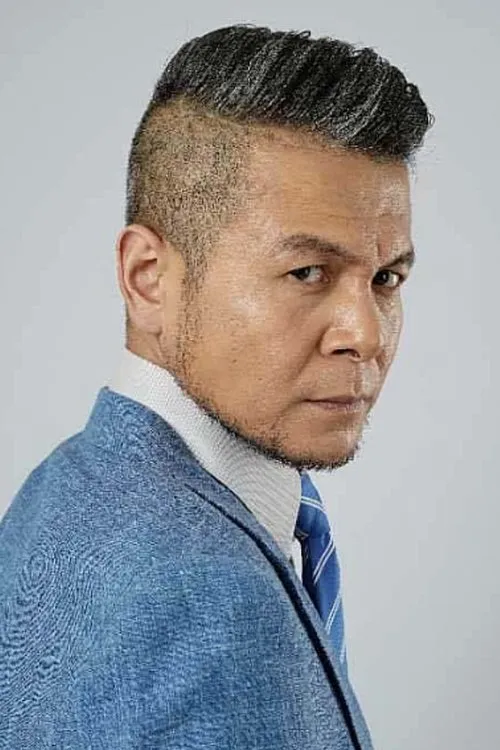 Yang Yong interpretando a Tu Su