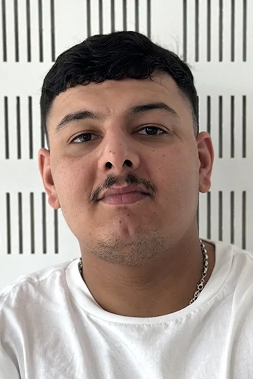 Yanisse Kebbab interpretando a Le chauffeur du camion de caviar