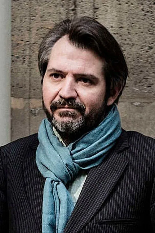 Yann Potin interpretando a Self - Historian