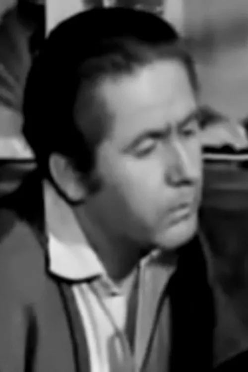 Yannis Moraitis interpretando a 