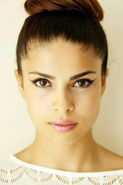 Yaprak Durmaz — personaje: Ayse Kervancioglu/Eray