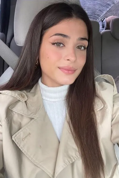 Yaren Yapici en su biografía y filmografía