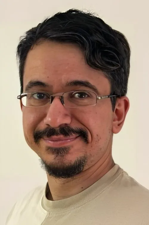 Yaşar Abravaya en su biografía y filmografía