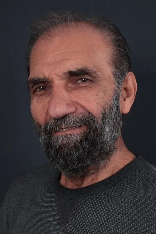 Yaşar Kutbay interpretando a 