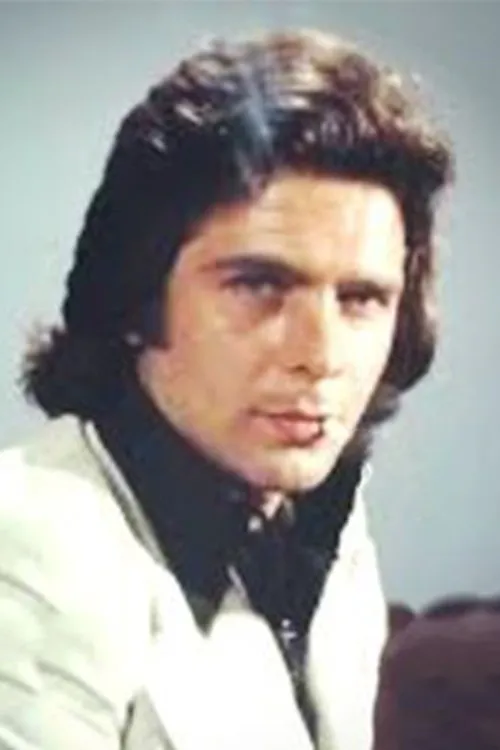 Yaşar  Yağmur interpretando a 