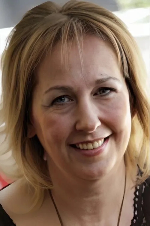 Yasemen Büyükağaoğlu interpretando a Saadet