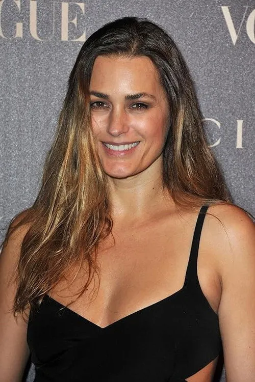 Jan Alphonse ha trabajado con Yasmin Le Bon en 1 ocasiones