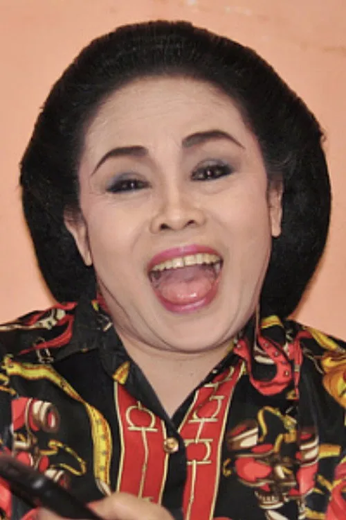 Yati Pesek interpretando a Surti