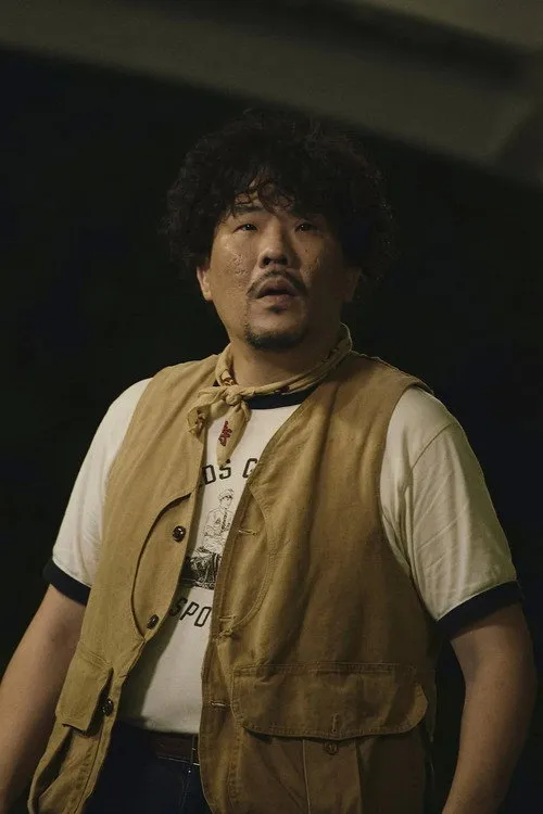 Yau Chung Wai interpretando a Yuet's Husband