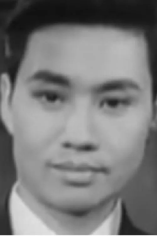 Yau Kei interpretando a