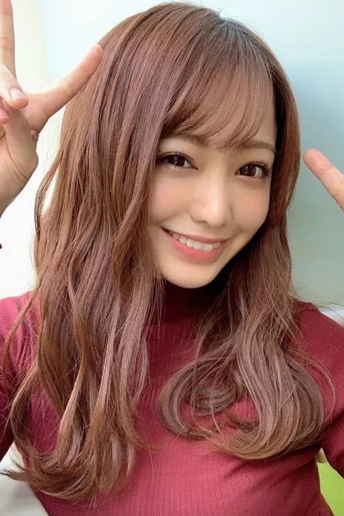 Yayoi Tsukimi interpretando a 