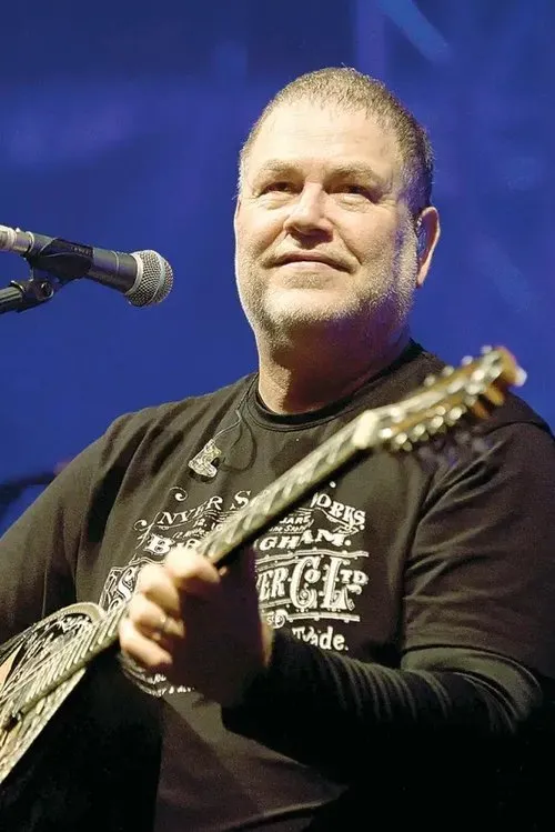 Yehuda Poliker interpretando a Self - Guest