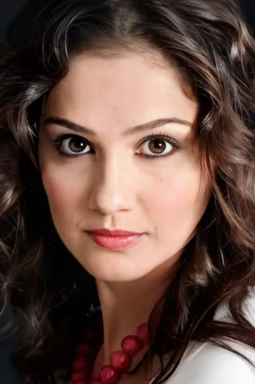 Yeliz Tozan interpretando a Hale