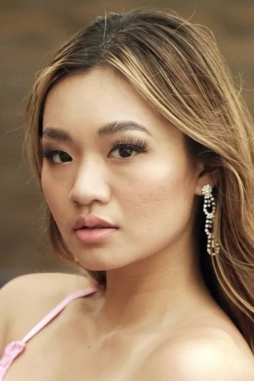 Yen Renee Durano interpretando a Nadine